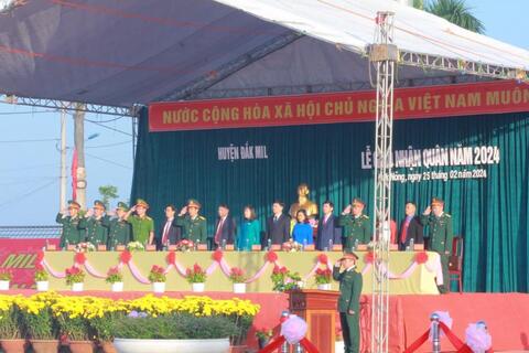 Thanh niên thị trấn Đắk Mil hăng hái lên đường thực hiện nghĩa vụ quân sự năm 2024