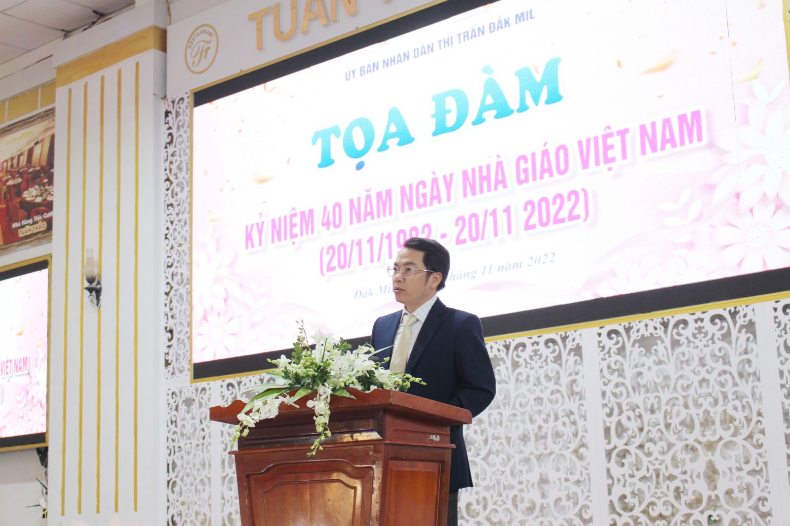 Đồng chí Bùi Xuân Nguyên - UV BTV Huyện ủy, Bí thư Đảng ủy, Chủ tịch HĐND thị trấn Đăk Mil phát biểu tại buổi Tọa đàm.